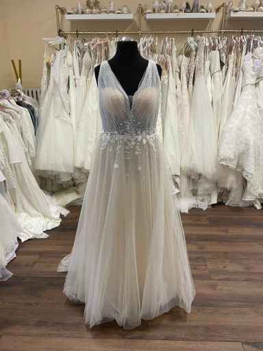 Brautkleid mit Tüll und Spitzenapplikationen 