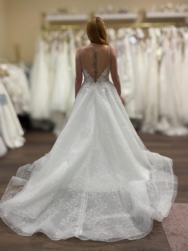 Wunderschönes Brautkleid mit Glitzerrock und schönem Rückenausschnitt